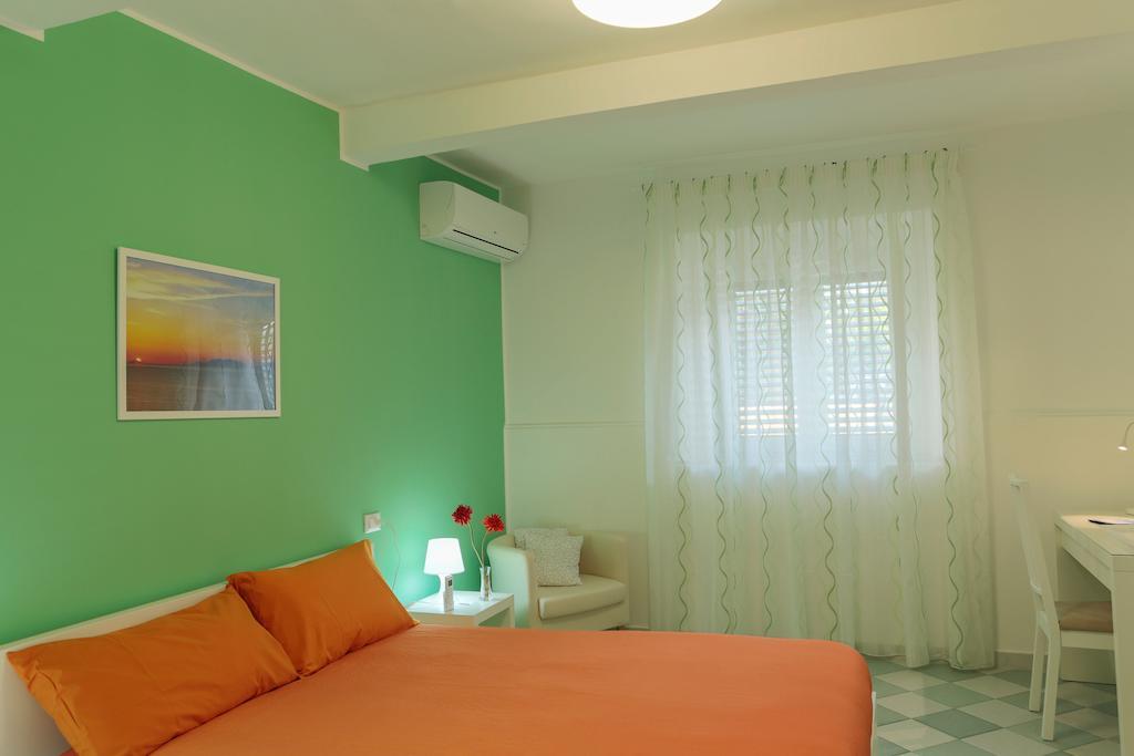 B&B Porta Della Sicilia Μεσίνα Δωμάτιο φωτογραφία
