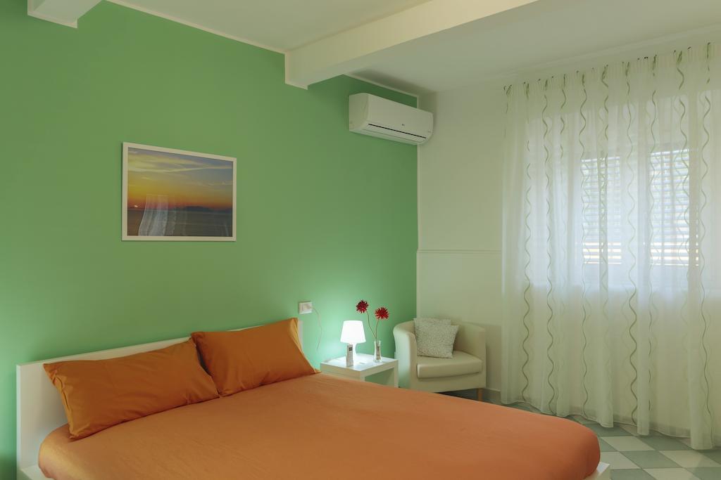 B&B Porta Della Sicilia Μεσίνα Δωμάτιο φωτογραφία